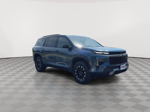 Certified 2025 Chevrolet Traverse Z71 w/ Driver Confidence Package AWD/4WD image 2