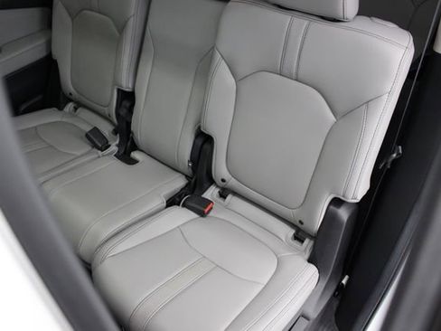 Used 2025 Honda Pilot Touring image 45