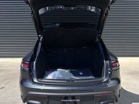 New 2026 Porsche Macan image 26