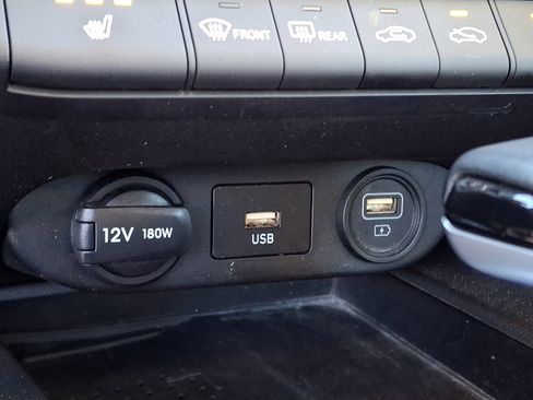 Certified 2023 Hyundai Elantra Limited w/ Preferred Accessory Package image 28