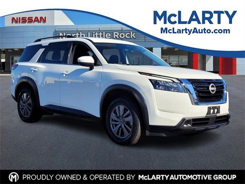 Used 2025 Nissan Pathfinder SV image 1