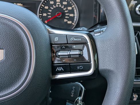 Used 2023 Kia Sorento LX image 29