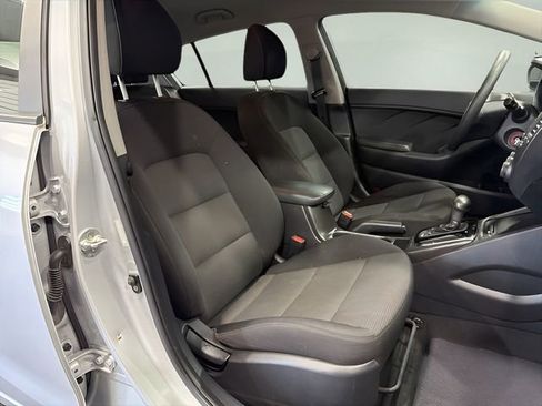 Used 2017 Kia Forte LX image 14