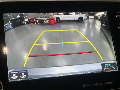 Used 2020 Toyota Avalon XSE image 25