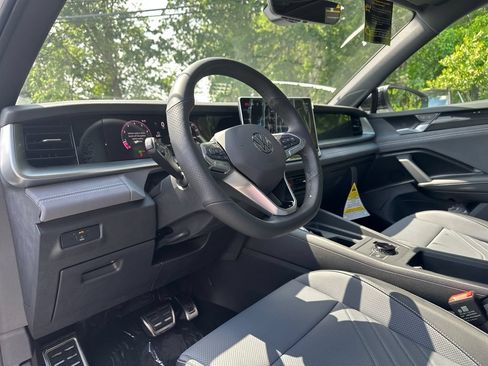 New 2026 Volkswagen Tiguan SE R-Line AWD/4WD image 10