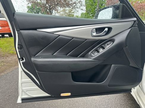 Used 2019 INFINITI Q50 Luxe w/ All Weather Package (L93) AWD/4WD image 5