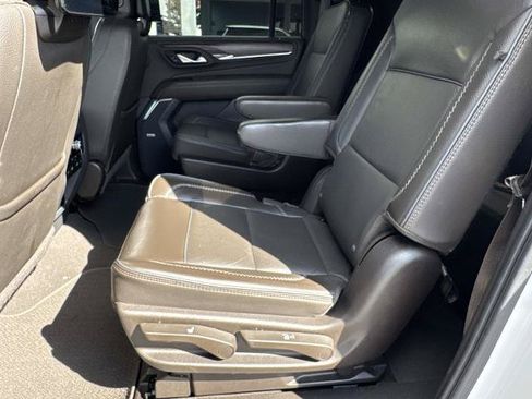 Used 2023 GMC Yukon XL Denali RWD image 17