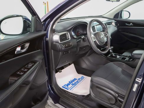 Used 2020 Kia Sorento LX FWD image 3