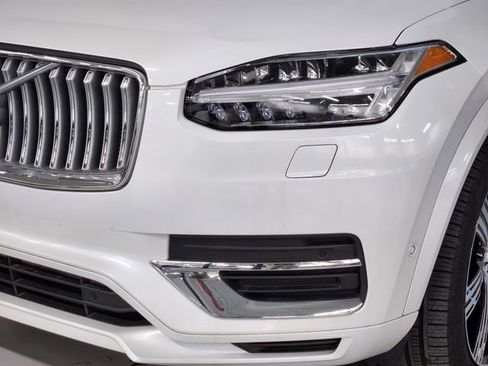 Used 2025 Volvo XC90 T8 Ultra w/ Protection Package Premier image 11