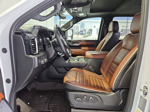 Used 2024 GMC Sierra 2500 Denali Ultimate AWD/4WD image 16
