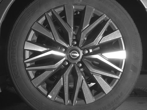 Used 2025 Nissan Altima 2.5 SV FWD image 14
