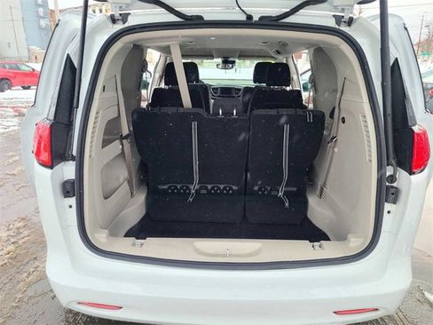 Used 2024 Chrysler Voyager LX image 23