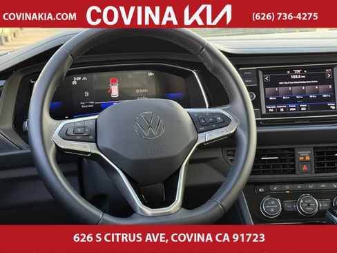 Used 2024 Volkswagen Jetta SE w/ Panoramic Sunroof Package image 27