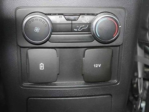 Used 2022 Ford Explorer XLT w/ Equipment Group 202A image 28