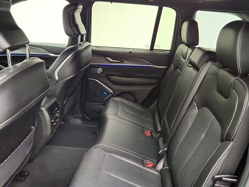 Used 2023 Jeep Grand Cherokee Overland w/ Advanced Protech Group III AWD/4WD image 20