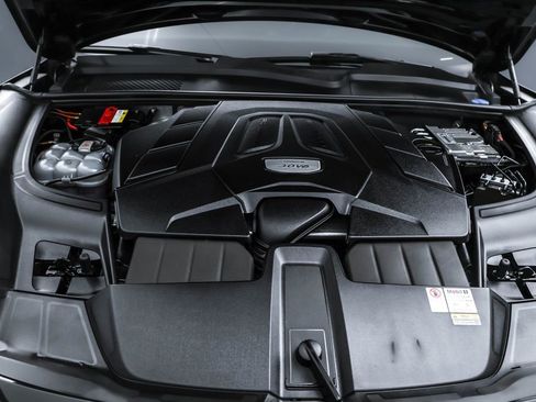 Used 2022 Porsche Cayenne Platinum Edition image 39