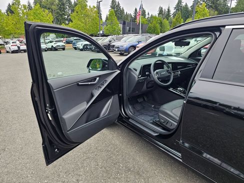 Certified 2025 Kia Niro Wind FWD image 19