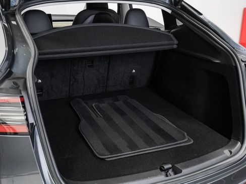 Used 2022 Tesla Model Y Long Range image 53