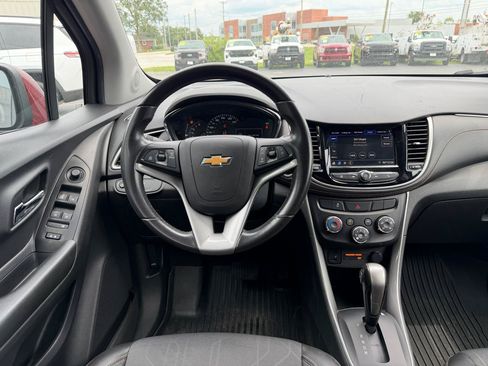 Used 2021 Chevrolet Trax LT w/ LT Convenience Package FWD image 15