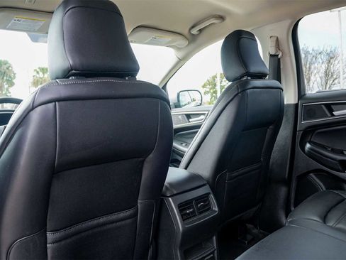 Used 2022 Ford Edge SEL w/ Convenience Package image 12