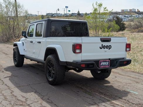 Used 2022 Jeep Gladiator Sport AWD/4WD image 7