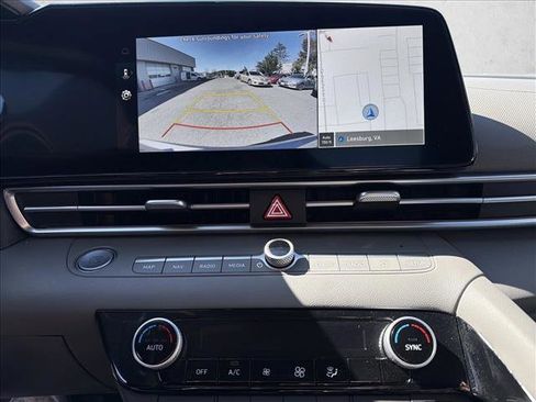 Used 2025 Hyundai Elantra SEL image 19