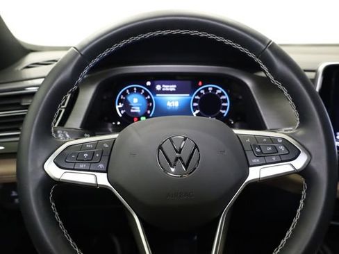 Used 2024 Volkswagen Atlas Cross Sport SE image 17