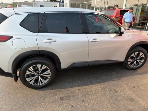 Used 2023 Nissan Rogue SV AWD/4WD image 7