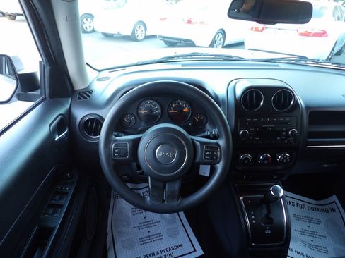 Used 2015 Jeep Patriot Sport w/ Power Value Group FWD image 5