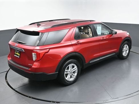 Used 2022 Ford Explorer XLT w/ Equipment Group 202A AWD/4WD image 41