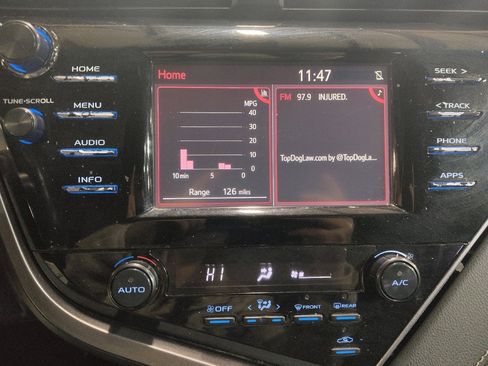 Used 2018 Toyota Camry SE w/ Moonroof Package image 25