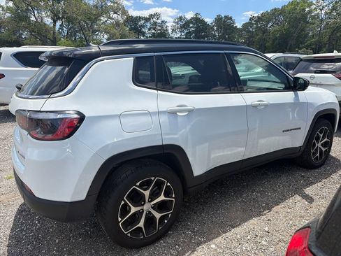 Used 2024 Jeep Compass Limited AWD/4WD image 8
