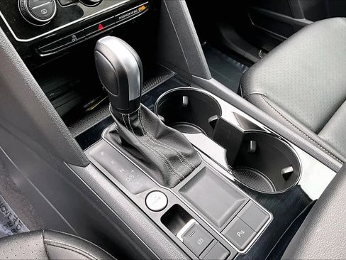 Used 2023 Volkswagen Atlas SE image 17