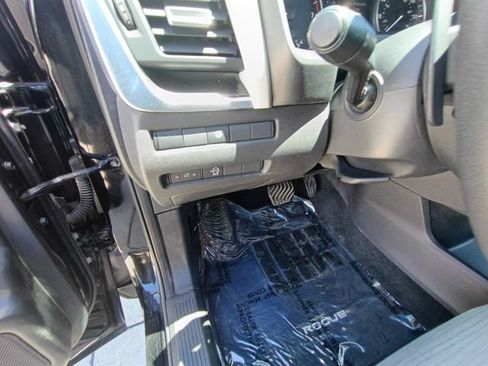 Used 2023 Nissan Rogue SV AWD/4WD image 40