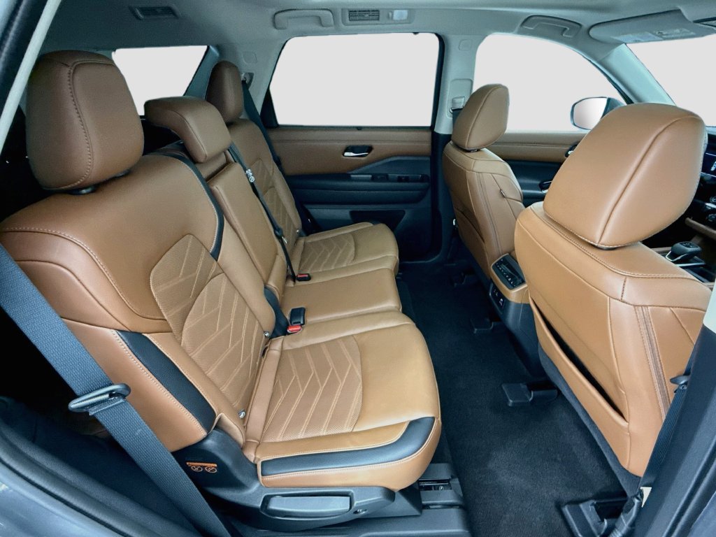 Used 2024 Nissan Pathfinder Platinum w/ Cargo Package FWD image 21