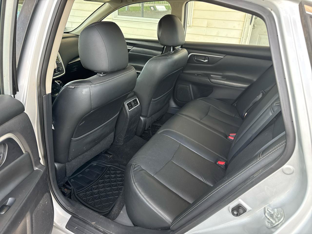Used 2016 Nissan Altima 2.5 SL w/ Moonroof Package FWD image 9