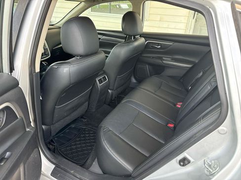 Used 2016 Nissan Altima 2.5 SL w/ Moonroof Package FWD image 9