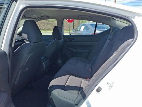 Used 2025 Nissan Altima 2.5 SV image 10