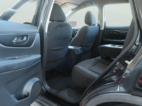 Used 2020 Nissan Rogue S FWD image 19