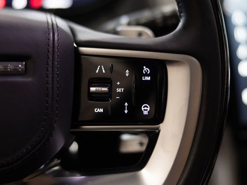 Used 2023 Land Rover Range Rover SE image 25