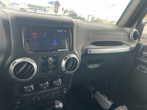 Used 2016 Jeep Wrangler Unlimited Sahara w/ Connectivity Group image 13