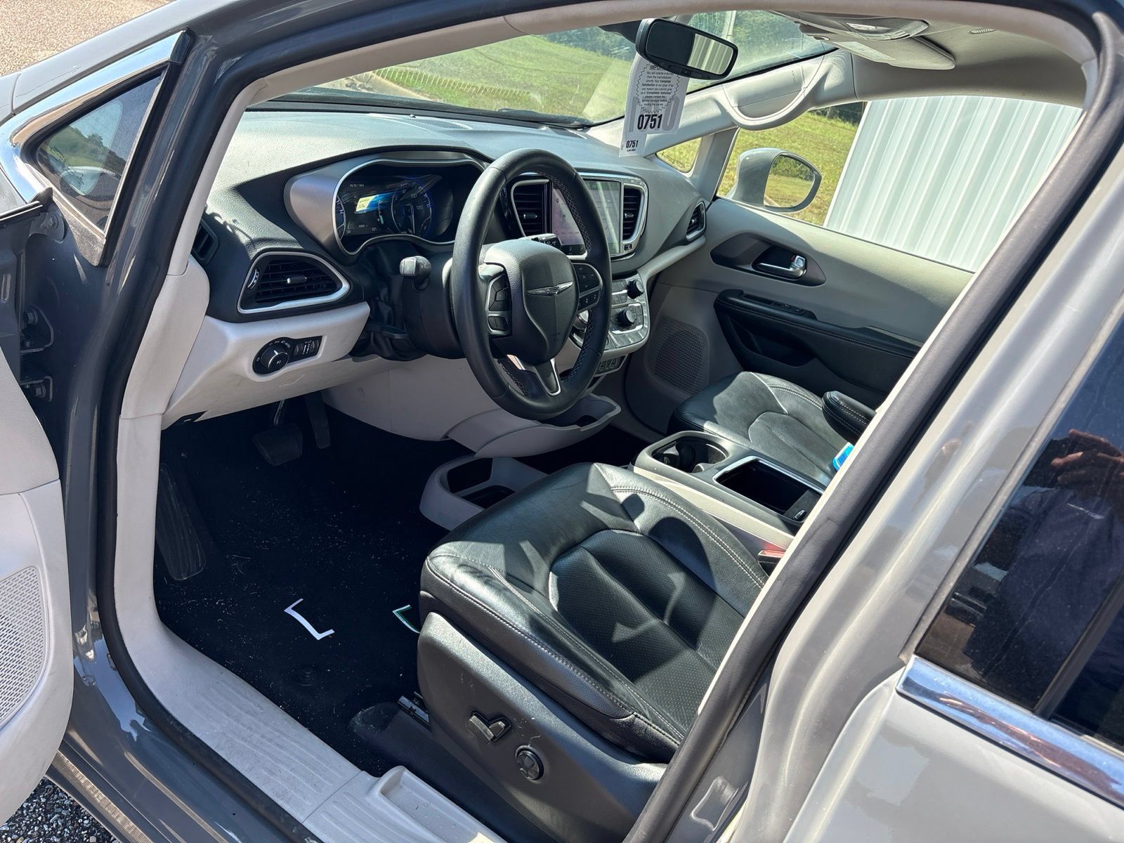 Used 2022 Chrysler Pacifica Touring-L FWD image 12