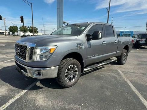 Used 2017 Nissan Titan SV RWD image 4