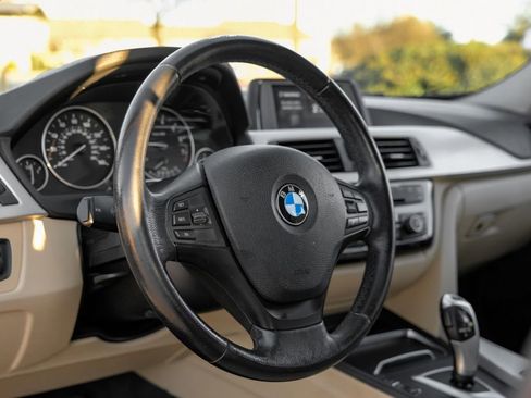 Used 2018 BMW 320i Sedan image 13