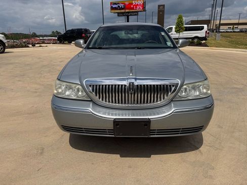 Used 2006 Lincoln Town Car Designer Series RWD image 8