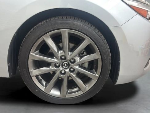 Used 2018 MAZDA MAZDA3 Touring FWD image 26