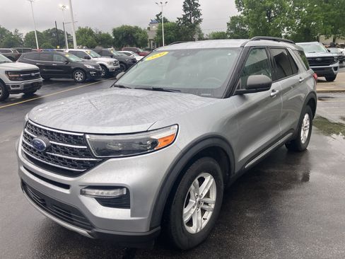 Used 2020 Ford Explorer XLT w/ Equipment Group 202A AWD/4WD image 3