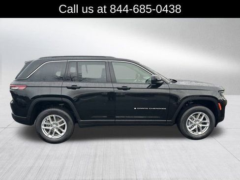 New 2025 Jeep Grand Cherokee Laredo image 4