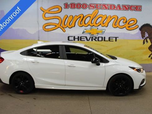 Used 2018 Chevrolet Cruze LT FWD image 1