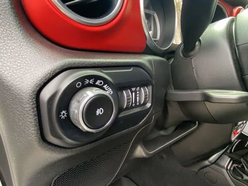 Used 2021 Jeep Wrangler Unlimited Rubicon AWD/4WD image 18